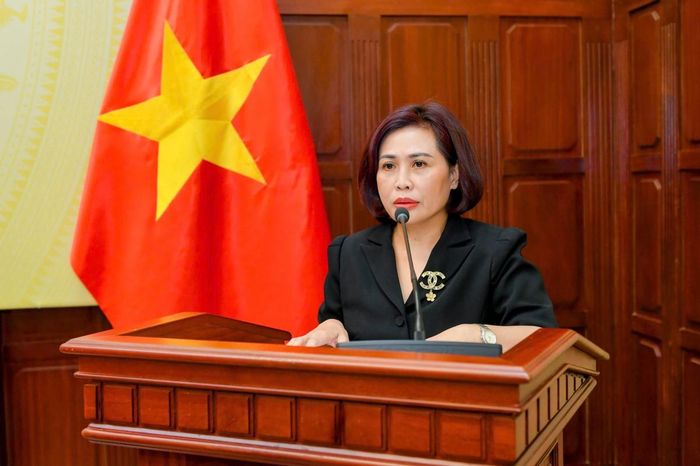 Bà Lê Vân Quỳnh thay mặt các cán bộ được điều động, bổ nhiệm phát biểu nhận nhiệm vụ