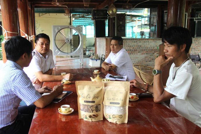 Đại diện Agribank Thanh Hóa thăm, kiểm tra nắm bắt tình hình sản xuất, kinh doanh gia đình anh Trần Ngọc Anh