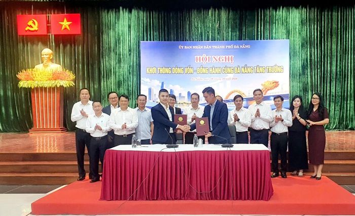 Nhiều doanh nghiệp đã được các NHTM ký kết tài trợ tín dụng ngay tại hội nghị lần này - Ảnh C. Thái
