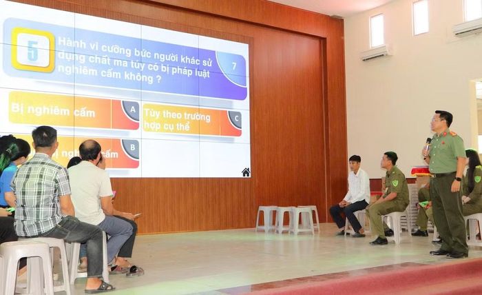 Đoàn viên, thanh niên, người dân và lực lượng tham gia bảo vệ an ninh, trật tự ở cơ sở hào hứng tham gia cuộc thi.