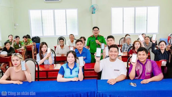Đại uý Mã Quốc Quang tổ chức thi Game show phòng, chống ma tuý trên điện thoại.