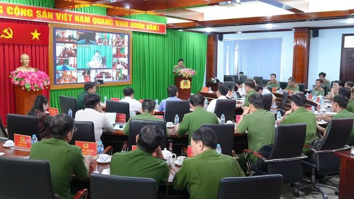 Các đại biểu tập trung phân tích từ thực tiễn công tác, chỉ ra những khó khăn, vướng mắc và đề xuất nhiều ý kiến thiết thực nhằm hoàn thiện các quy định.