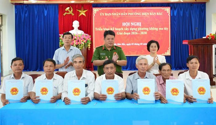 Các tổ dân phố trên địa bàn phường Điện Bàn Bắc ký cam kết xây dựng “vùng xanh” về ma túy.