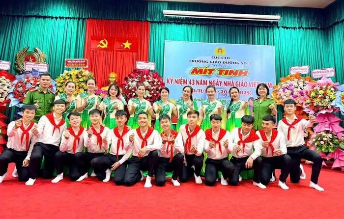 Phía sau mỗi học sinh là sự kiên trì của những người thầy – những người giữ kỷ luật bằng trách nhiệm và gieo niềm tin bằng yêu thương.