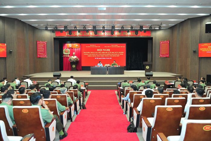  Quang cảnh hội nghị. 