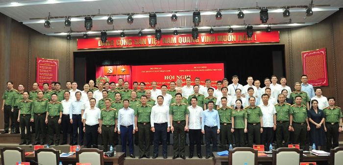 Các đại biểu dự hội nghị. 
