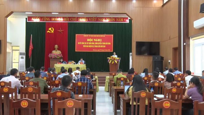 Các đại biểu dự hội nghị.