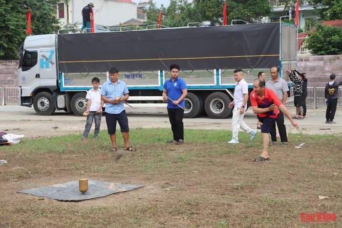 Các vận động viên Cao Bằng tích cực tập luyện tù lu, chuẩn bị tham gia Ngày hội Văn hóa dân tộc Mông lần thứ IV tại Điện Biên.