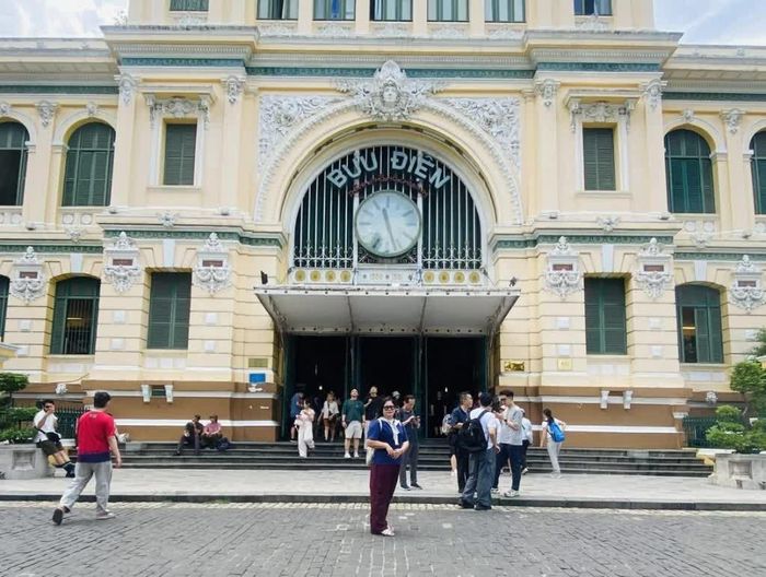 Bưu điện Thành phố Hồ Chí Minh điểm hẹn văn hóa, kiến trúc và du lịch thu hút đông đảo du khách trong và ngoài nước.