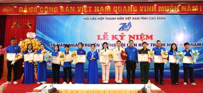 Tuyên dương 14 gương “Thanh niên sống đẹp” tỉnh Cao Bằng.