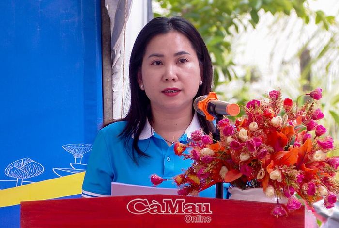 Đồng chí Lê Thị Ngọc Linh, Chủ tịch Hội Liên hiệp Phụ nữ tỉnh, phát biểu tại lễ ra mắt tuyến đường.