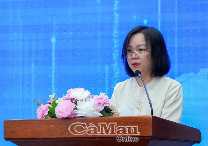 Bà Đinh Thị Linh Hương, Phó cục trưởng Cục Công nghệ số và Trí tuệ nhân tạo, Bộ Khoa học và Công nghệ, phát biểu tại hội thảo.