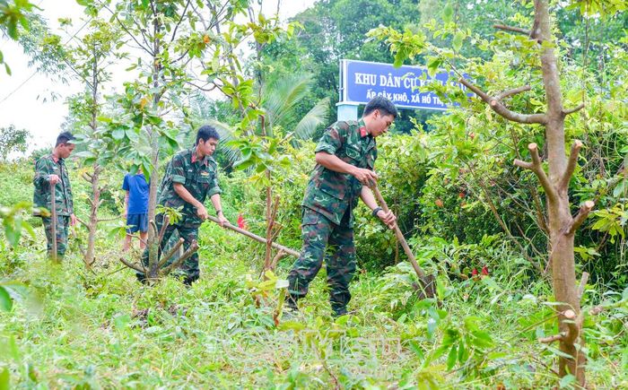 Theo người dân, khu vực nghĩa trang tạm trước đây có hơn 100 phần mộ, sau nhiều đợt quy tập vẫn còn một số ngôi mộ chưa được tìm thấy.