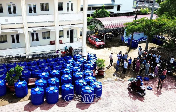 Với 200 bồn chứa nước được trao tặng, các hộ dân xã Khánh Lâm có thêm điều kiện dự trữ nước sạch phục vụ sinh hoạt, qua đó chủ động hơn trong ứng phó với nguy cơ thiếu nước vào mùa khô.