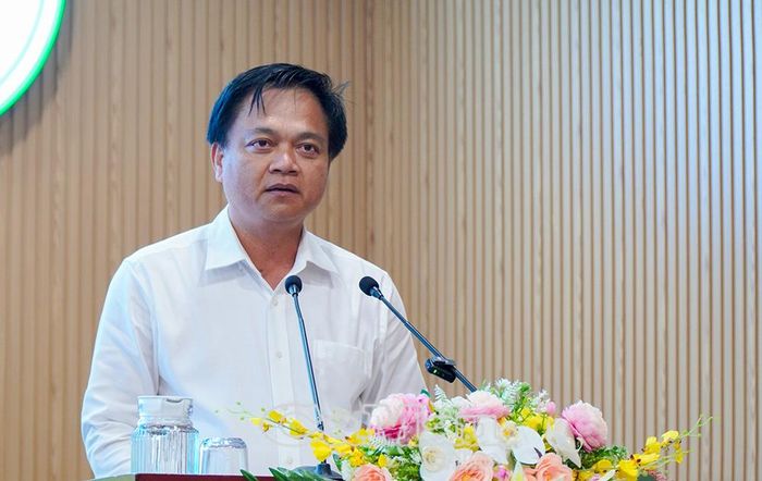 Ông Tô Hoài Phương, Giám đốc Sở Nông nghiệp và Môi trường tỉnh Cà Mau, giải đáp ý kiến liên quan đến chi phí thực hiện các thủ tục, kiểm nghiệm, hoàn thiện hồ sơ và đánh giá, phân hạng sản phẩm OCOP.