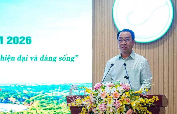 Chủ tịch UBND tỉnh Lữ Quang Ngời phát biểu kết luận Hội nghị đối thoại.