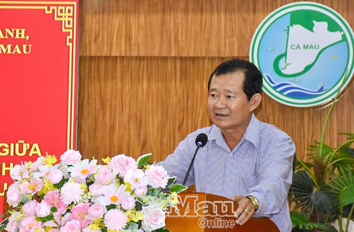 Phó Giám đốc Thường trực Báo và phát thanh, truyền hình Cà Mau Ngô Minh Toàn phát biểu tại lễ ký kết.