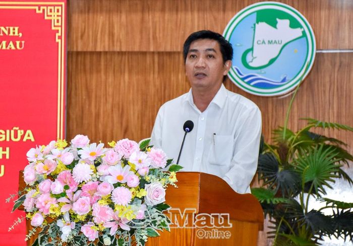 Đồng chí Bùi Minh Hải, Phó Chủ tịch Uỷ ban MTTQ Việt Nam tỉnh Cà Mau, triển khai các nội dung phối hợp giữa Ban Thường trực Uỷ ban MTTQ Việt Nam tỉnh Cà Mau và Báo và phát thanh, truyền hình Cà Mau.