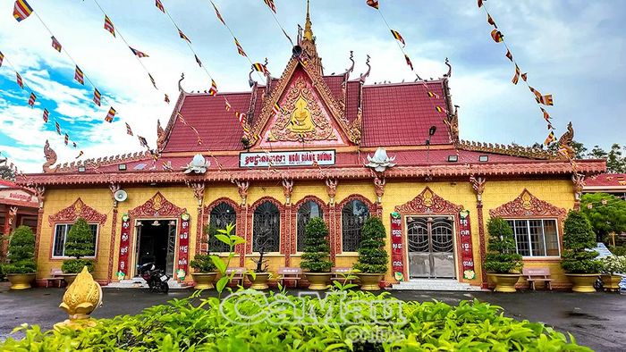 Chùa Hoà Bình cũ rộn ràng đón Lễ Sene Dolta.