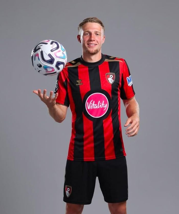 Adrien Truffert thi đấu nổi bật trong màu áo Bournemouth