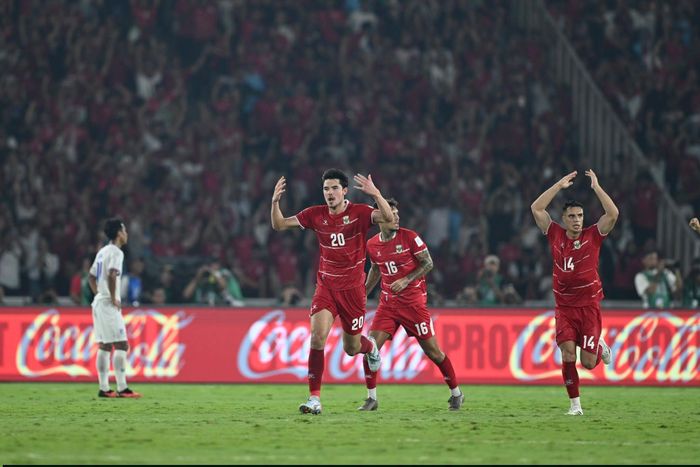 Các cầu thủ Indonesia ăn mừng chức vô địch trên sân nhà