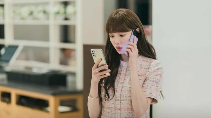 Điện thoại cũng là những bề mặt thường xuyên tiếp xúc với da nhưng dễ bị bỏ qua