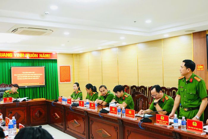 Đại biểu phát biểu tại tọa đàm