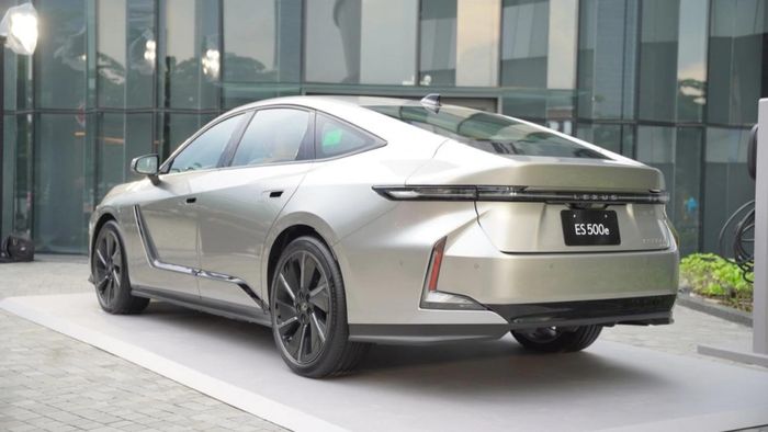 Lexus ES 2026 nhập khẩu nguyên chiếc từ Nhật Bản. Ảnh: Lexus.
