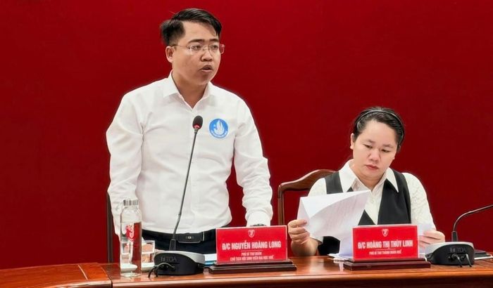 Đồng chí Nguyễn Hoàng Long, Chủ tịch Hội Sinh viên Đại học Huế phát biểu tại Hội nghị