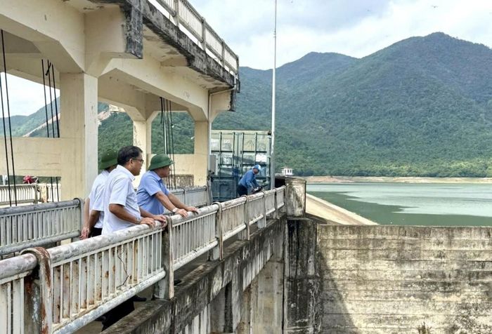  Kiểm tra an toàn tại đập dâng Bảy Yển. 