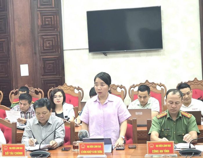  Đại diện lãnh đạo Sở Nông nghiệp và Môi trường thông tin tại họp báo. 