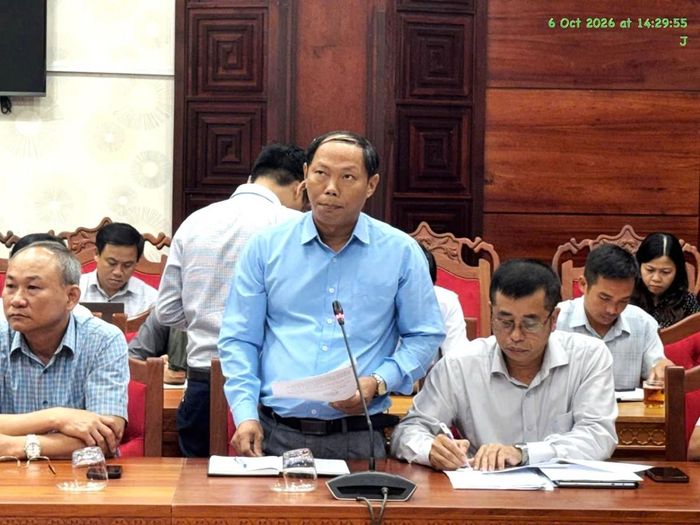  Phó Chủ tịch UBND xã M’Drắk Lâm Thanh Tự thông tin thông tin về việc địa phương hủy quyết định tại buổi họp báo. 