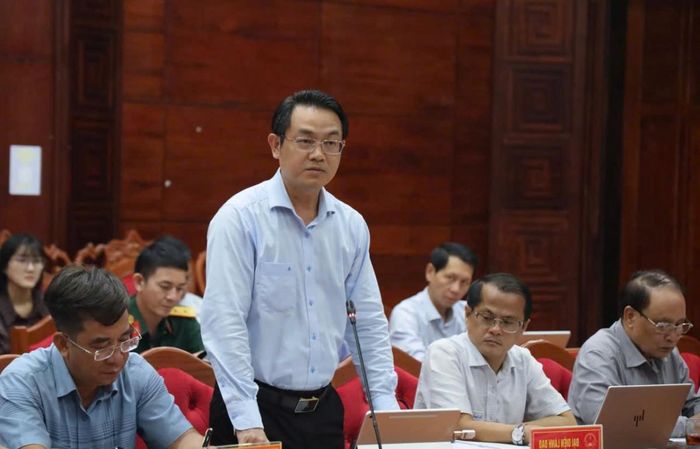  Lãnh đạo Sở Xây dựng phản hồi thông tin tại họp báo. 