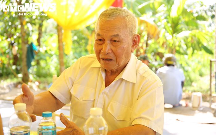 Ông Vũ Tiến Thuật (SN 1954, thôn Hu Trì, xã Vĩnh Bảo, TP Hải Phòng) kể lại những ký ức đau thương về khu vực Mả Chìa được nhiều thế hệ truyền lại.