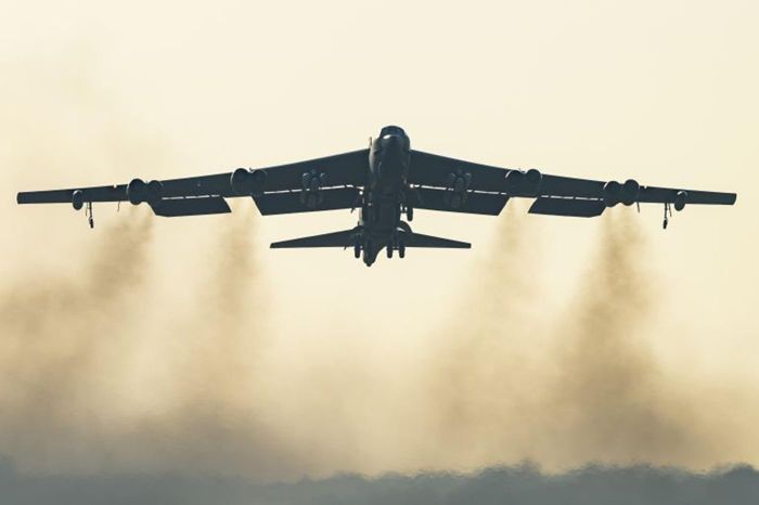 Một chiếc máy bay B-52 Stratofortress cất cánh từ căn cứ không quân RAF Fairford vào ngày 19/3/2026. Ảnh: Getty Images