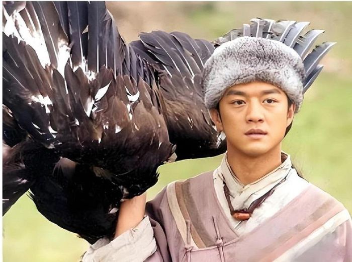Quách Tĩnh trong truyện Kim Dung nổi tiếng với chiến tích “Nhất tiễn hạ song điêu” (Một mũi tên hạ hai con chim điêu).
