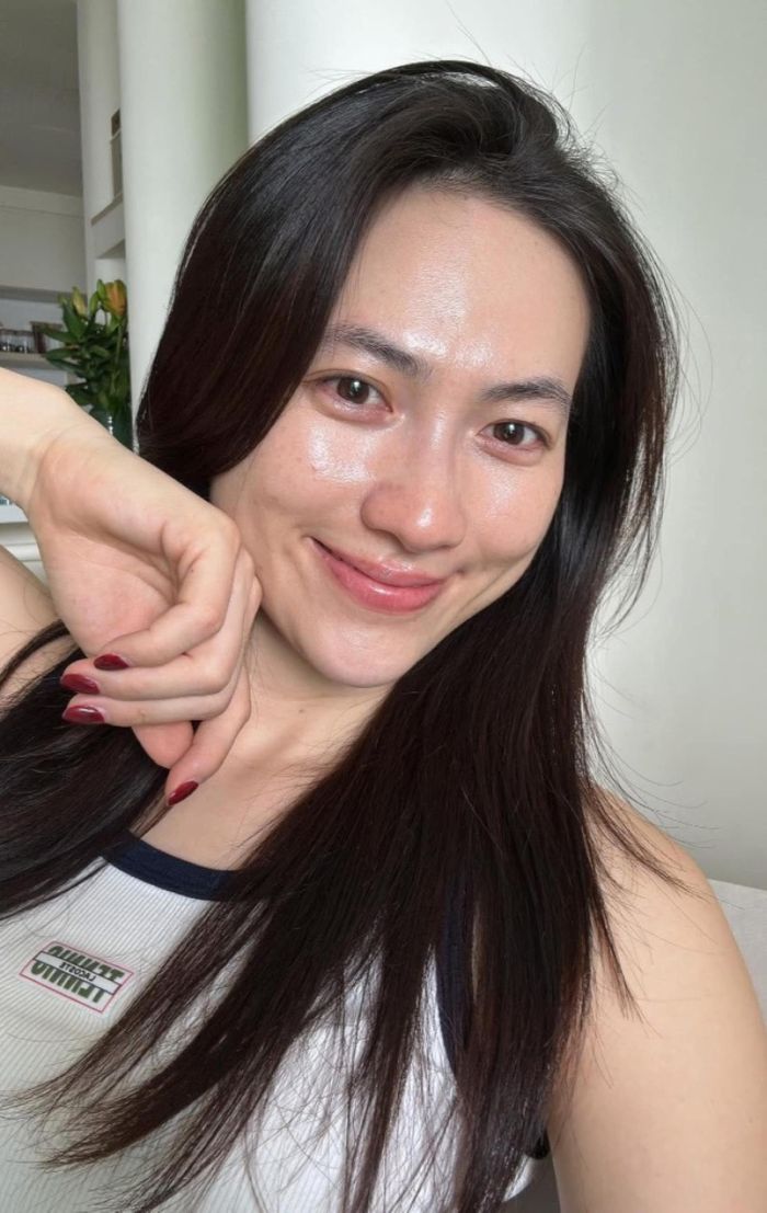 Phương Anh Đào còn được mệnh danh là “nữ thần mặt mộc đẹp nhất Việt Nam” bởi sở hữu đường nét thanh tú, thần thái rạng ngời dù không son phấn.