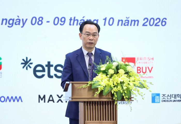 Bộ trưởng Bộ Giáo dục và Đào tạo Hoàng Minh Sơn phát biểu.