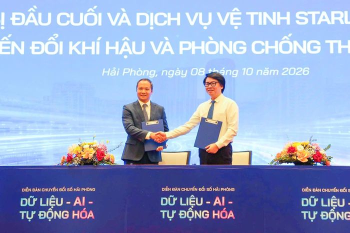 Sở Khoa học và Công nghệ thành phố Hải Phòng và Công ty TNHH Starlink Services Việt Nam bàn giao thiết bị đầu cuối và dịch vụ vệ tinh Starlink. (Ảnh: Đàm Thanh)