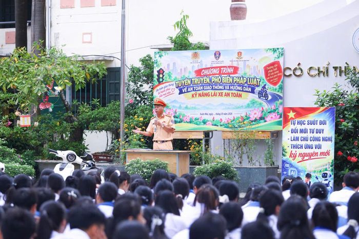 Công tác tuyên truyền văn hoá giao thông và luật trật tự an toàn giao thông được triển khai đồng bộ tại nhiều trường học. Ảnh: PV