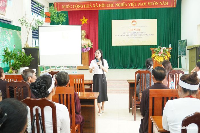 Tiến sĩ Nguyễn Thị Thu Hà, giảng viên Học viện Chính sách và Phát triển - Bộ Tài chính, trao đổi chuyên đề Xây dựng nông thôn mới giai đoạn 2026-2030. Ảnh: Lê Dung