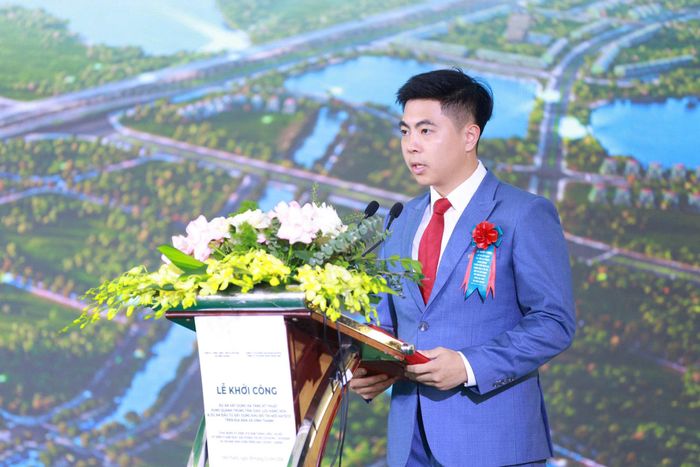 Đại diện Công ty Cổ phần tập đoàn Hateco phát biểu về dự án. Ảnh: Văn Tuyến