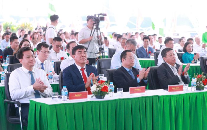 Các đại biểu tham dự lễ khởi công. Ảnh: Văn Tuyến