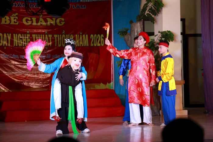 Các tiết mục biểu diễn của học viên Câu lạc bộ Tuồng xã Thư Lâm. Ảnh: Phạm Huyền