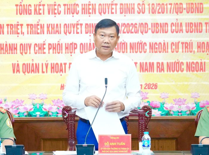 Phó Chủ tịch UBND thành phố Hà Nội Đỗ Anh Tuấn phát biểu tại hội nghị. Ảnh: Hồng Thái