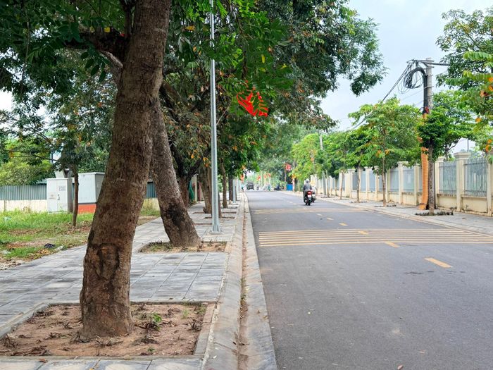 Những tuyến đường được dọn dẹp sạch sẽ tại xã Phúc Thịnh nhờ mô hình "sáng - xanh - sạch - đẹp". Ảnh: Thanh Hà