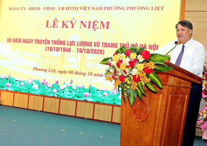 Bí thư Đảng ủy, Chủ tịch HĐND phường Phương Liệt Nguyễn Minh Tiến phát biểu tại buổi lễ. Ảnh: PC