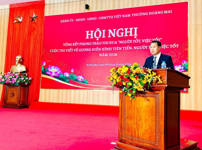 Chủ tịch UBND phường Nguyễn Lê Hiến phát biểu tại hội nghị. Ảnh: Trần Oanh.