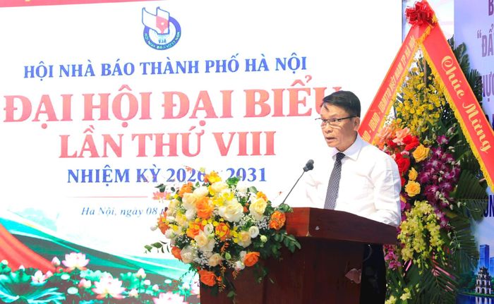 Phó Chủ tịch Thường trực Hội Nhà báo Việt Nam Nguyễn Đức Lợi phát biểu. Ảnh: Quang Thái.