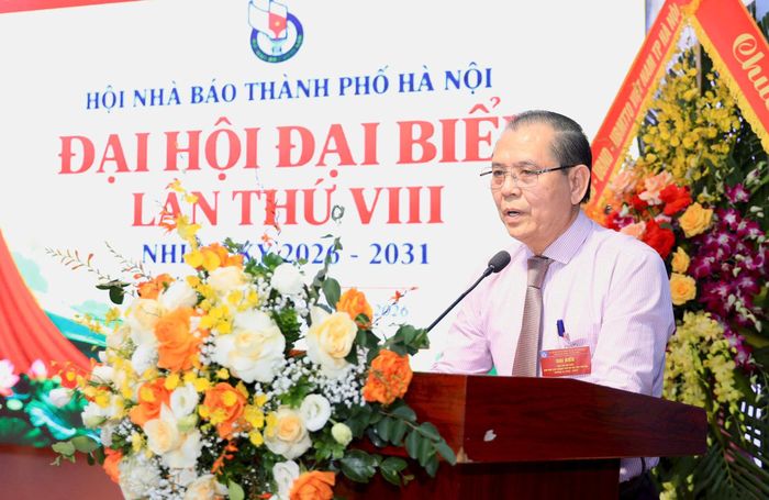 Chủ tịch Hội Nhà báo thành phố Hà Nội nhiệm kỳ 2020 – 2025 Tô Quang Phán đọc diễn văn khai mạc Đại hội. Ảnh: Quang Thái